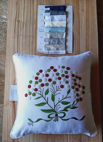 Cushion linen  white  frenh knot 