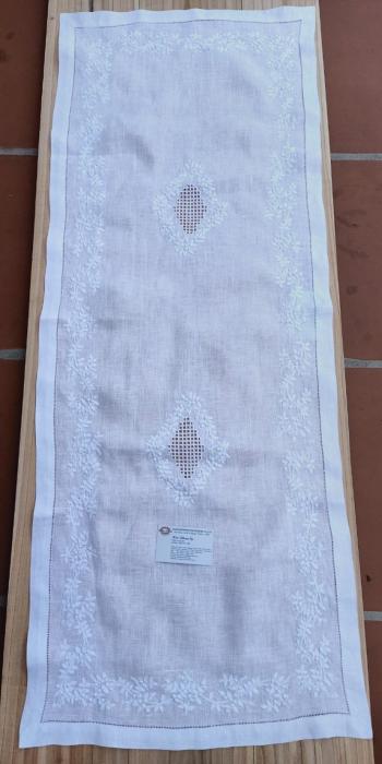 Table Runner  linen white  French Knot 