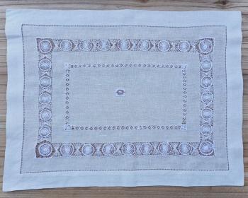 Placemats  Hemstich Round