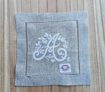 Cocktail linen 26 monogram letter A