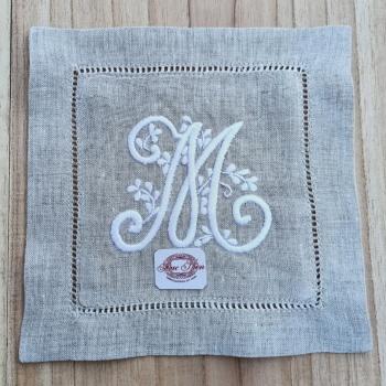 Cocktail linen 26 monogram  lettter  M